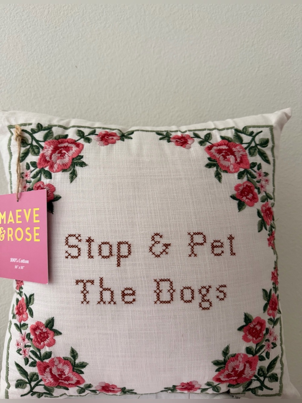 Stop & Pet The Dogs pillow NWT Maeve & Rose - Picture 4 of 7
